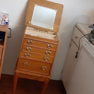 Jewelry chest